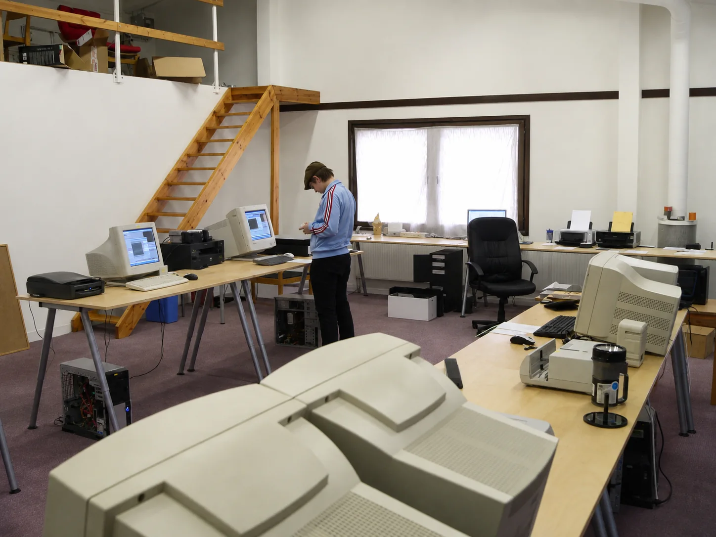 Primeros trabajos de producción entre ordenadores y equipos de digitalización.